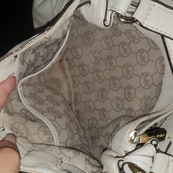 Micheal Kors large cream purse - Picture 9 of 11